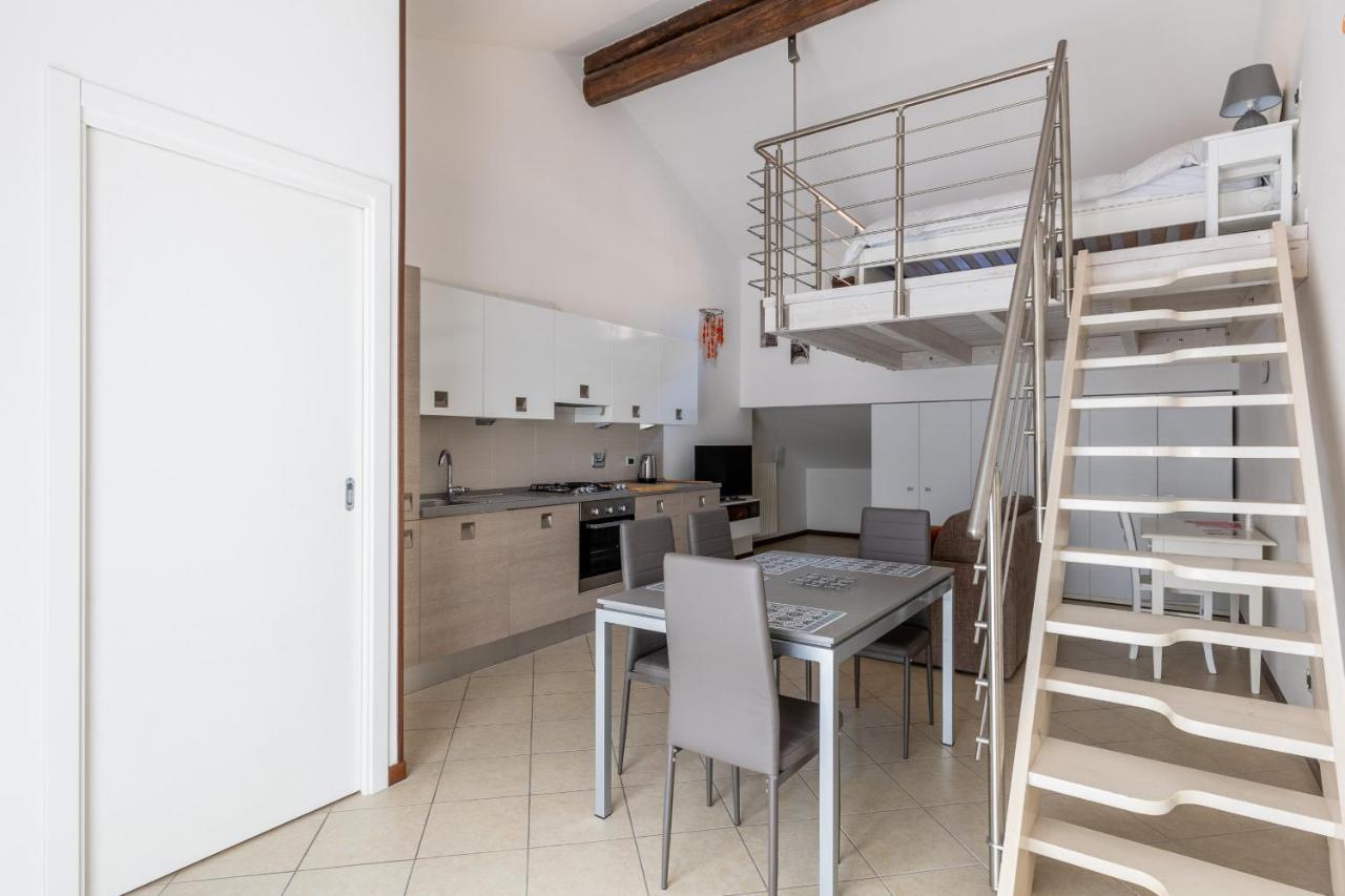 Cozy Mezzanine Apartment By Wonderful Italy Bologna Bagian luar foto