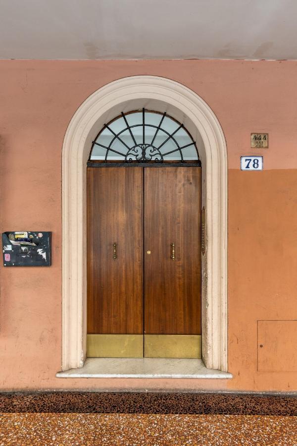 Cozy Mezzanine Apartment By Wonderful Italy Bologna Bagian luar foto