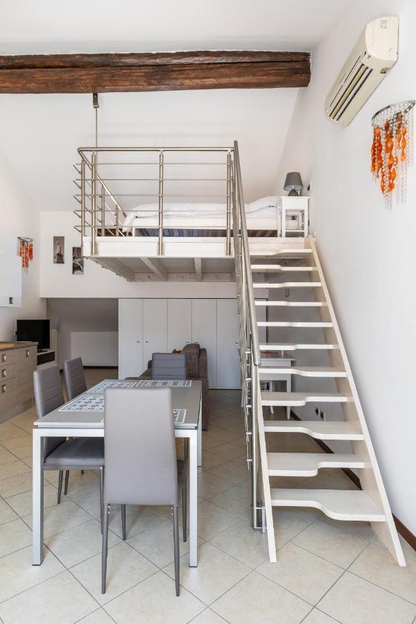 Cozy Mezzanine Apartment By Wonderful Italy Bologna Bagian luar foto
