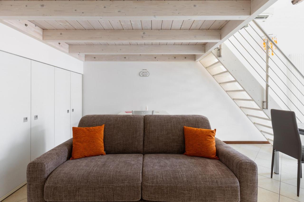 Cozy Mezzanine Apartment By Wonderful Italy Bologna Bagian luar foto