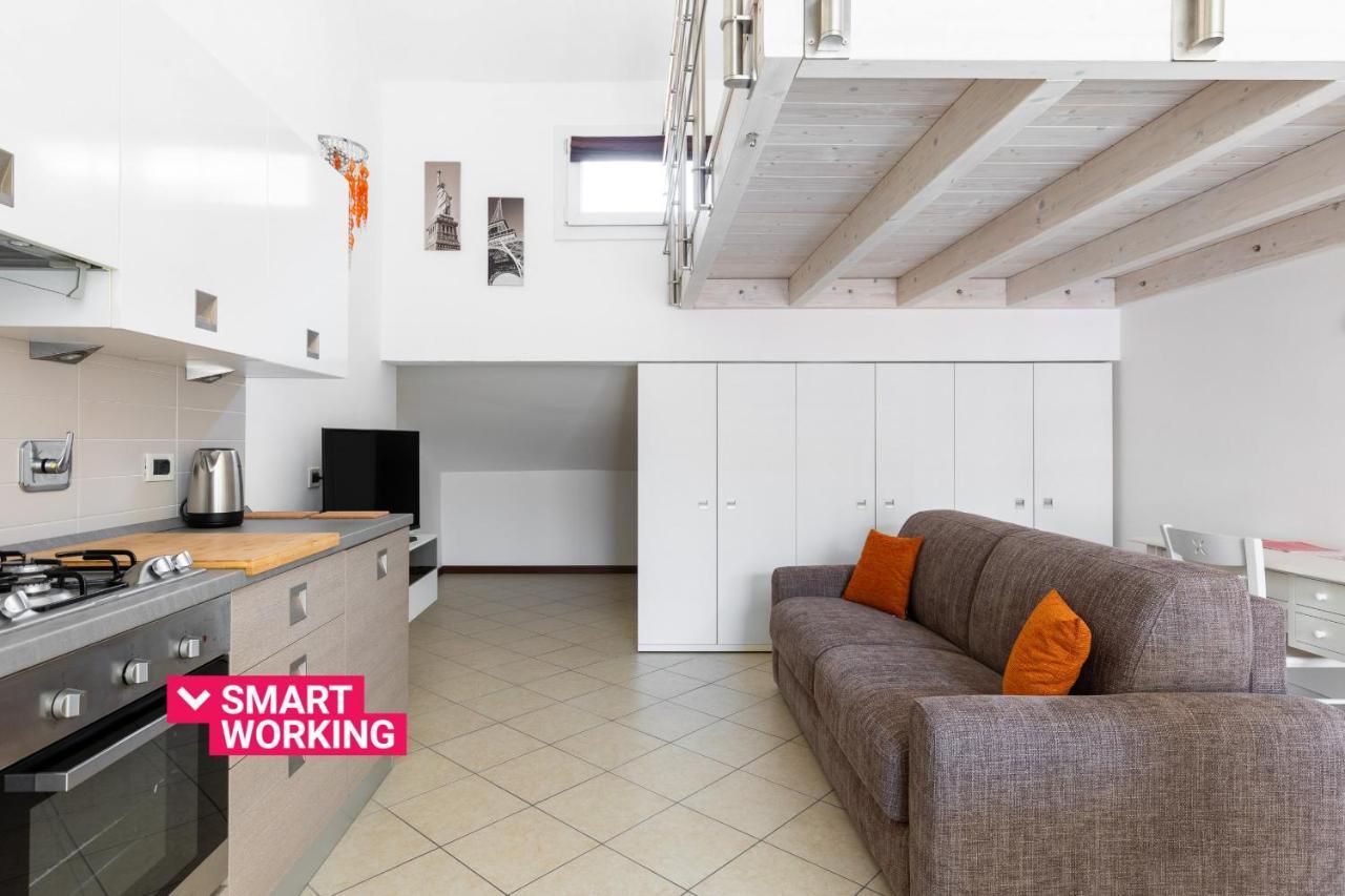 Cozy Mezzanine Apartment By Wonderful Italy Bologna Bagian luar foto