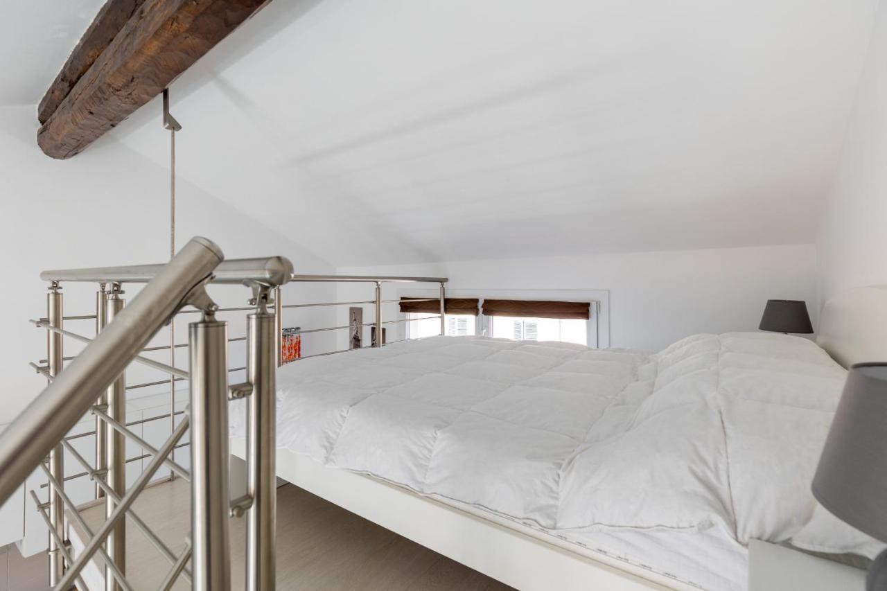 Cozy Mezzanine Apartment By Wonderful Italy Bologna Bagian luar foto